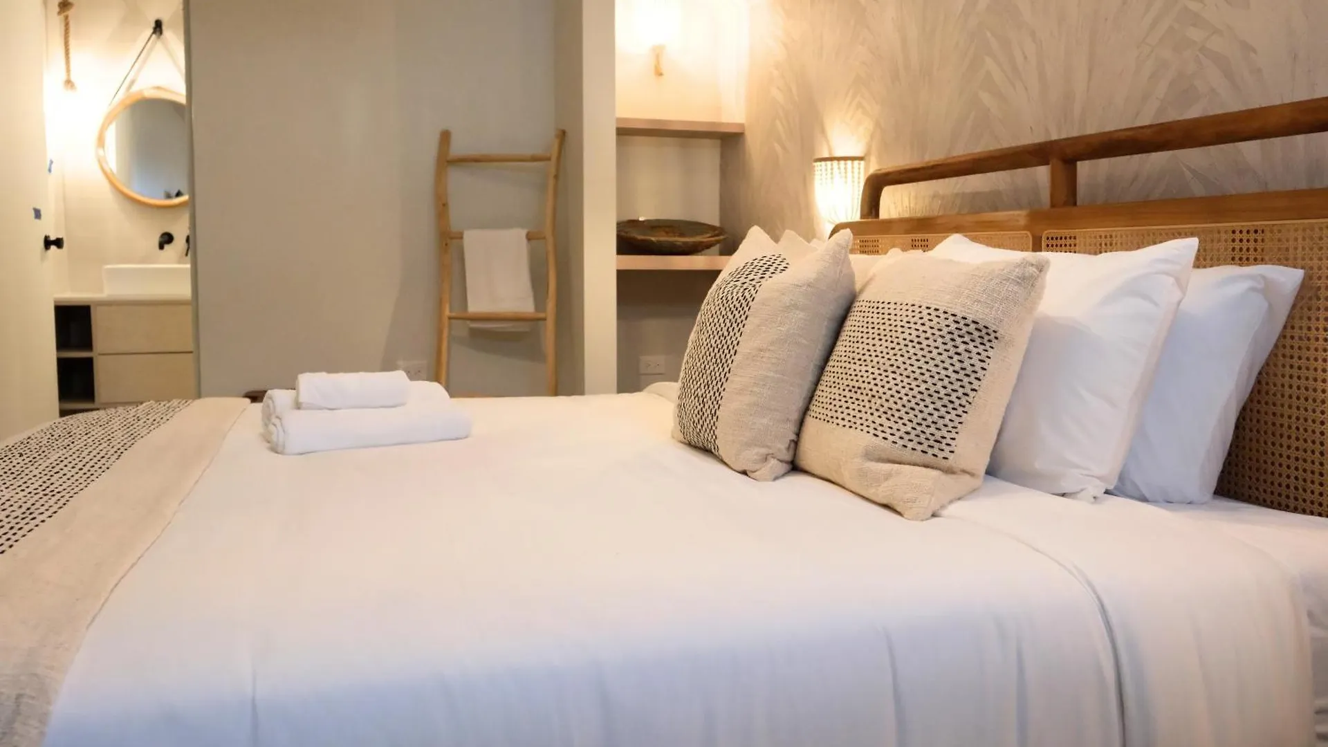 Bali Posh Hotel Pr, Isla Verde Carolina