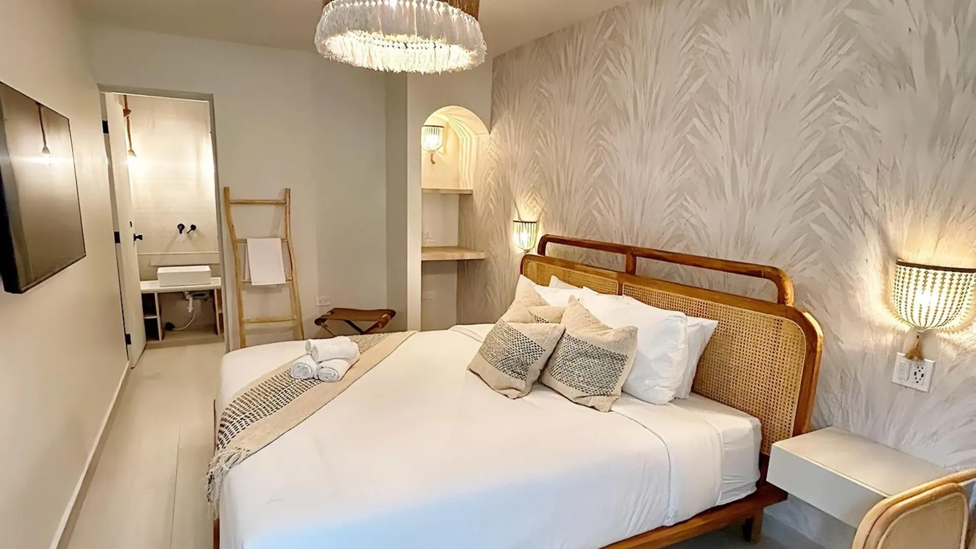 Bali Posh Hotel Pr, Isla Verde Carolina